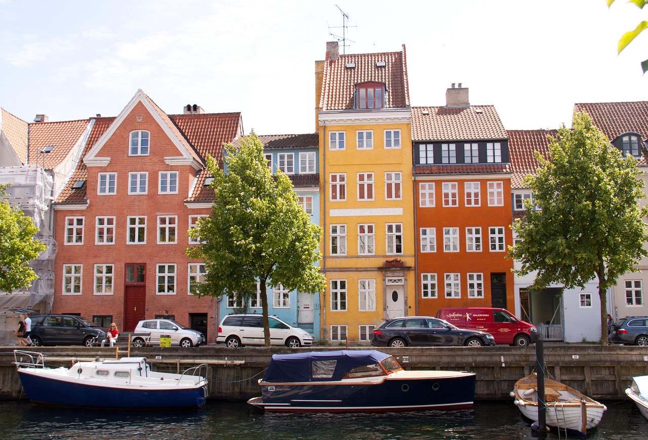 canal, nature, copenhagen, christianshavn, harbor, capital, boats, denmark, appartments, quay, colourful, houses, danish, front, nordic, trees, client